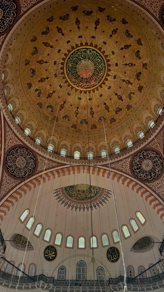 Panduan Memilih Undangan Restuin.com untuk Pernikahan Islami | Photo by Nurullah K on Pexels