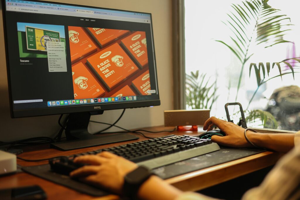 Restuin.com: Undangan Digital untuk Pernikahan Bertema Modern | Photo by Shubham Sharma on Pexels