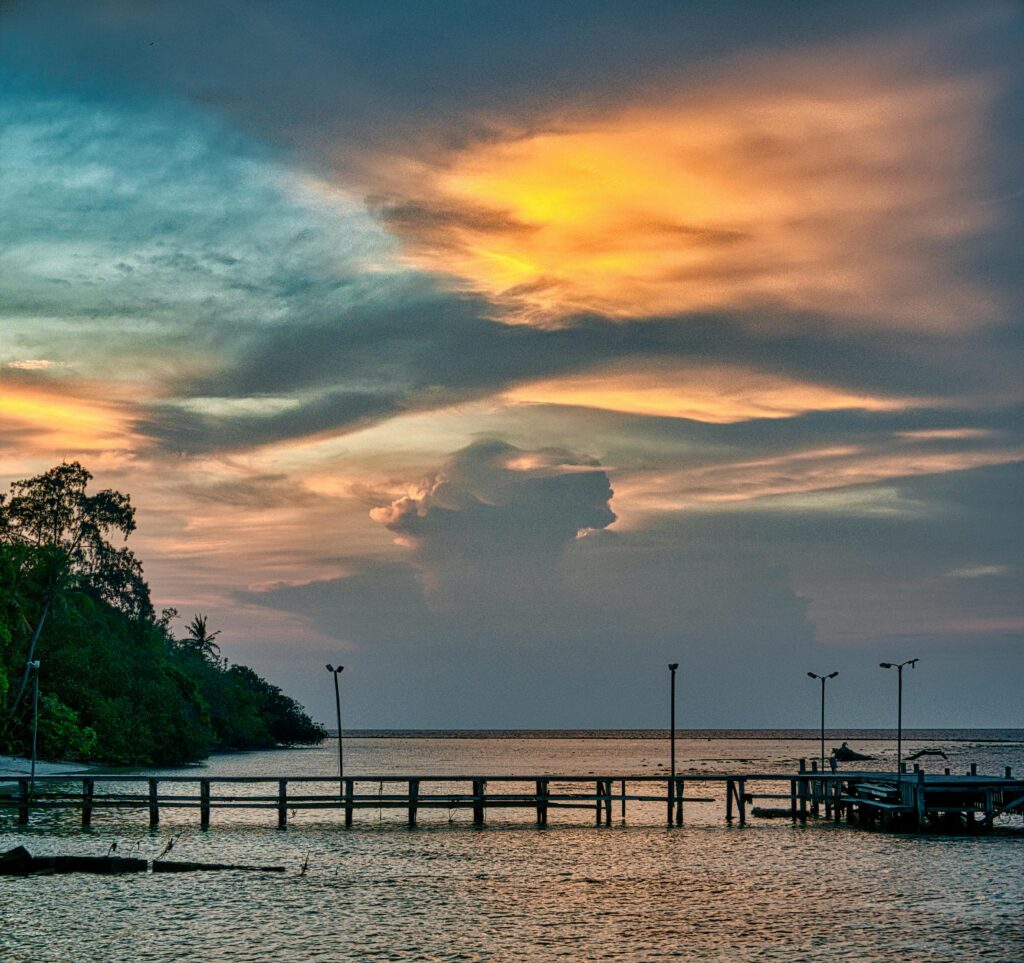 Cara Membuat Undangan Restuin.com Bertema Pantai | Photo by Tom Fisk on Pexels